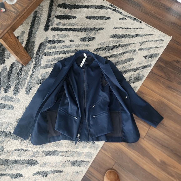Lululemon Men's Blazer with Built-in Vest - XS, Navy Blue - Picture 3 of 3